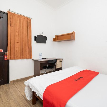 Reddoorz At Nginden Surabaya Hotel Exterior photo