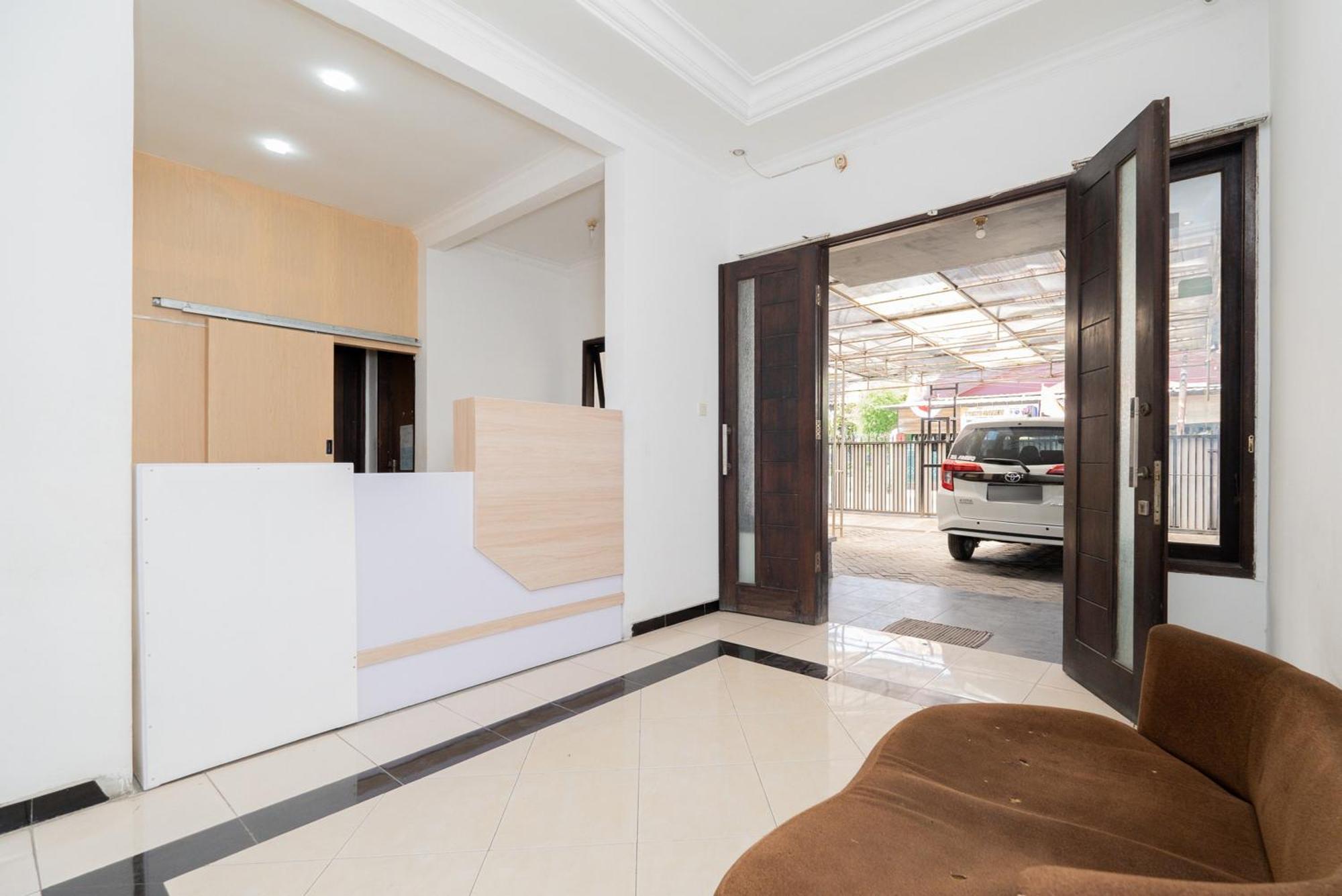Reddoorz At Nginden Surabaya Hotel Exterior photo