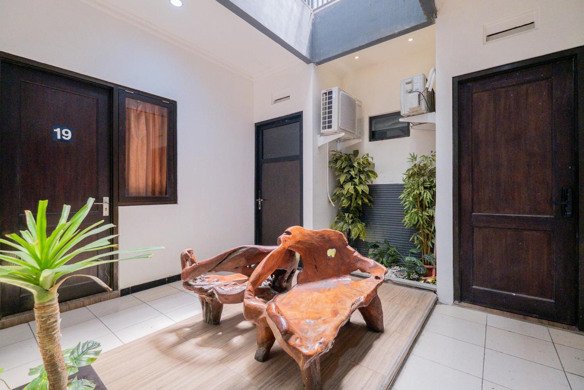 Reddoorz At Nginden Surabaya Hotel Exterior photo