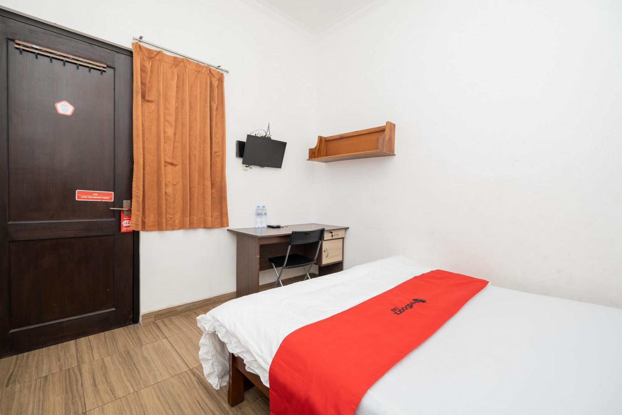 Reddoorz At Nginden Surabaya Hotel Exterior photo