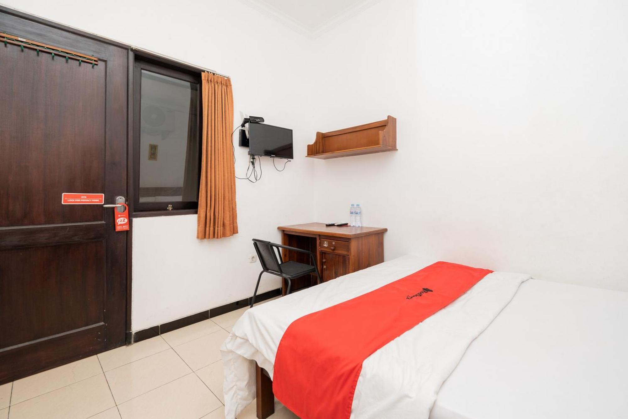 Reddoorz At Nginden Surabaya Hotel Exterior photo