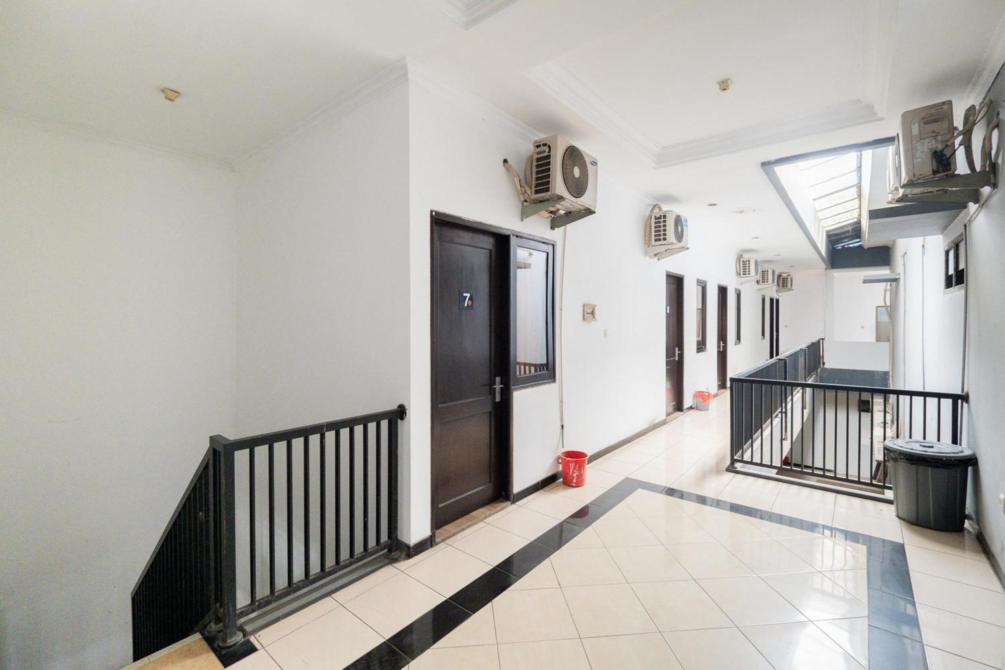 Reddoorz At Nginden Surabaya Hotel Exterior photo