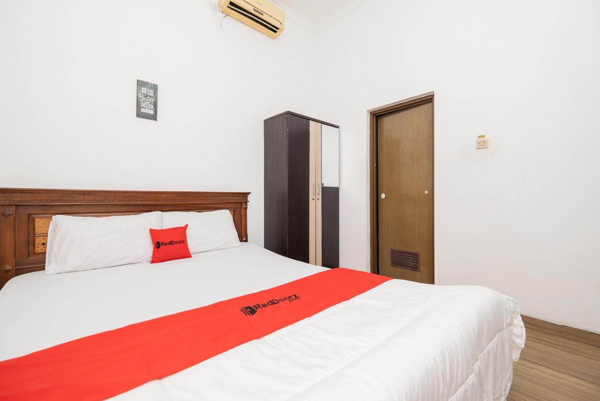 Reddoorz At Nginden Surabaya Hotel Exterior photo